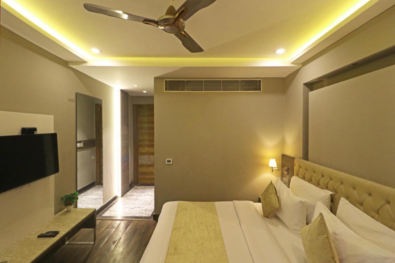 The Ivy Grand Hotel In City Centre With Free Secured Parking นิวเดลี ภายนอก รูปภาพ