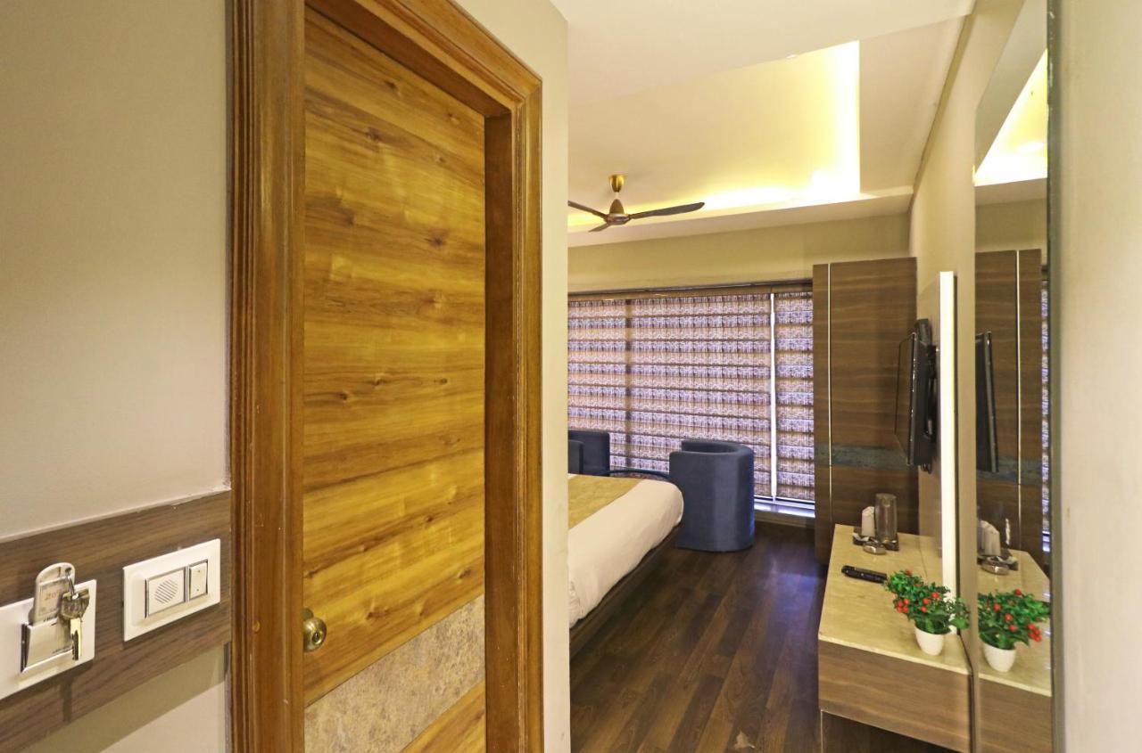 The Ivy Grand Hotel In City Centre With Free Secured Parking นิวเดลี ภายนอก รูปภาพ