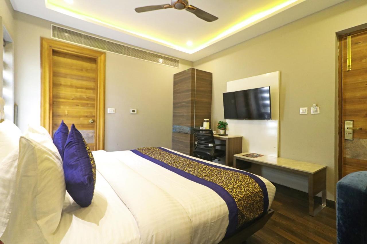 The Ivy Grand Hotel In City Centre With Free Secured Parking นิวเดลี ภายนอก รูปภาพ