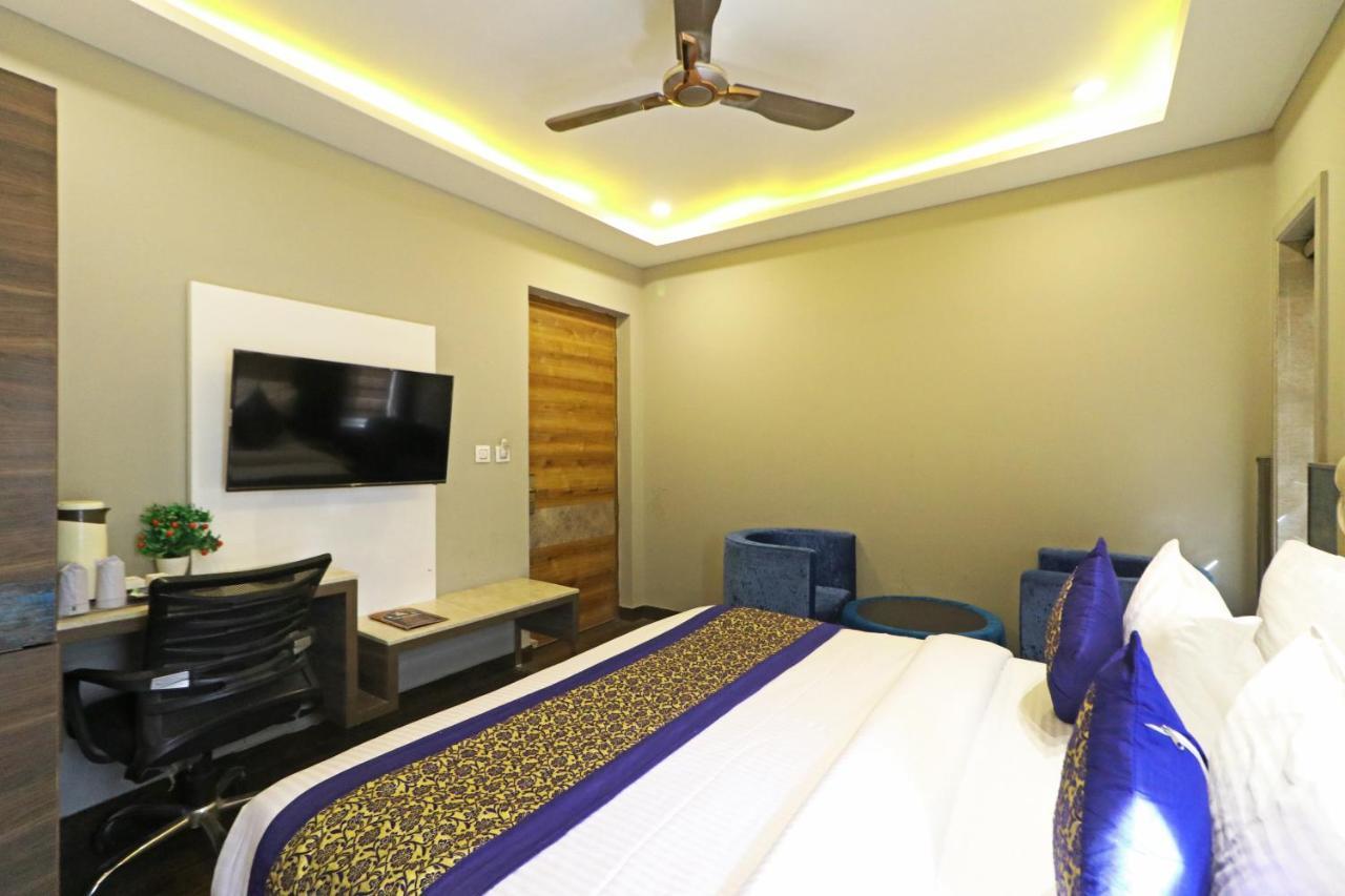 The Ivy Grand Hotel In City Centre With Free Secured Parking นิวเดลี ภายนอก รูปภาพ